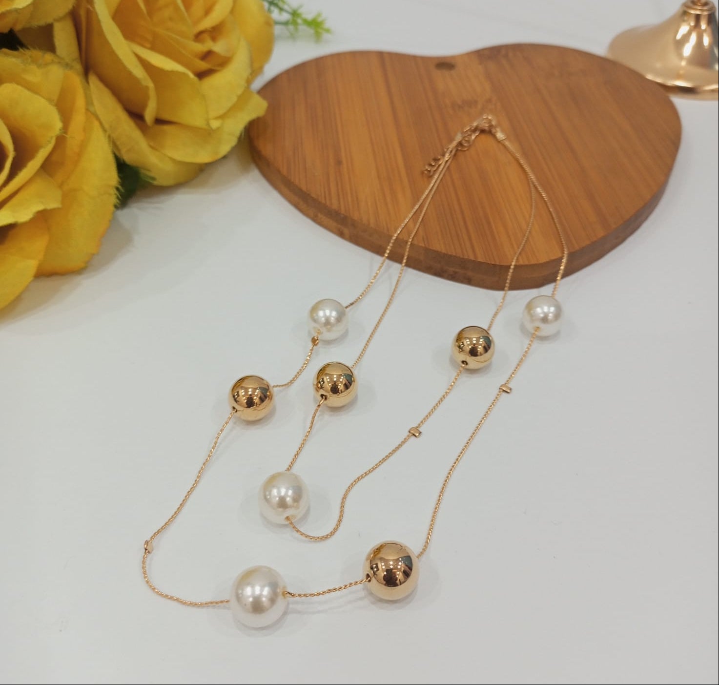Elegant bead necklace