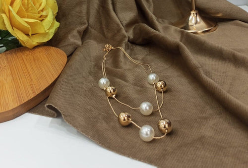 Elegant bead necklace